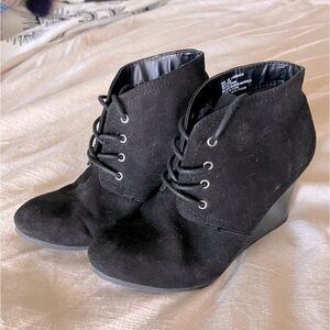Women’s Size 8,black wedge bootie.